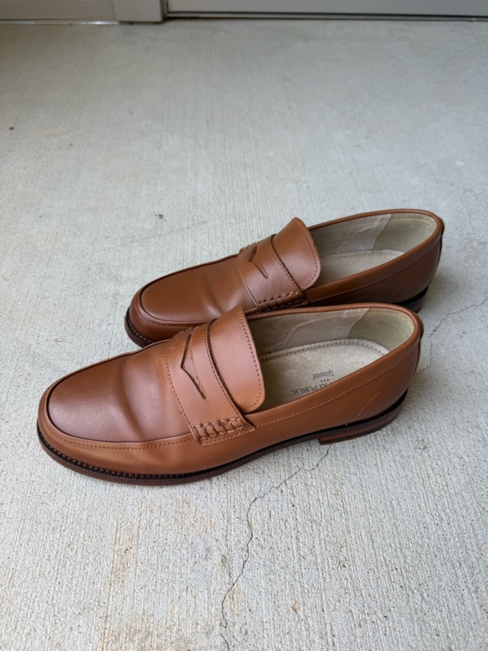 Banana Republic Tan Leather Penny Loafers